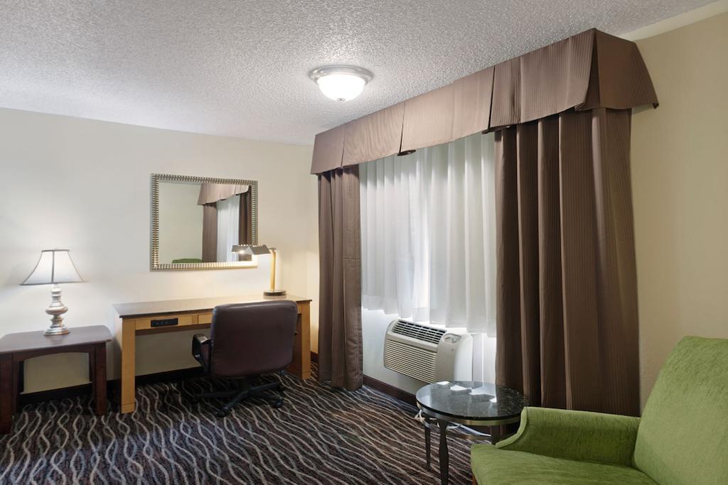 Days Inn By Wyndham Якима Экстерьер фото